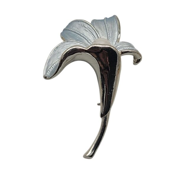 Baby Blue Lilly Brooch Silver Tone Faux Pearl Vintage Matte Enameled Pin - Picture 1 of 7